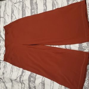 Brand new Lululemon cropped flair size 10
